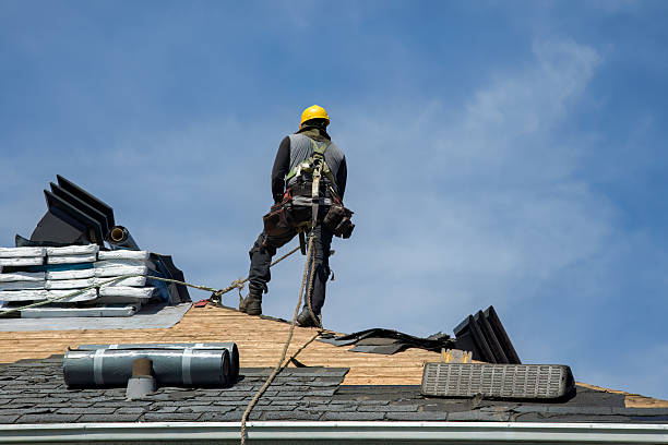 Professional Gutter Installation technician working in Leighton, IA